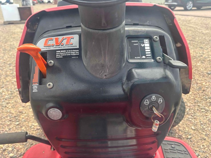 huskee-lt-4600-lawn-tractor-image-10