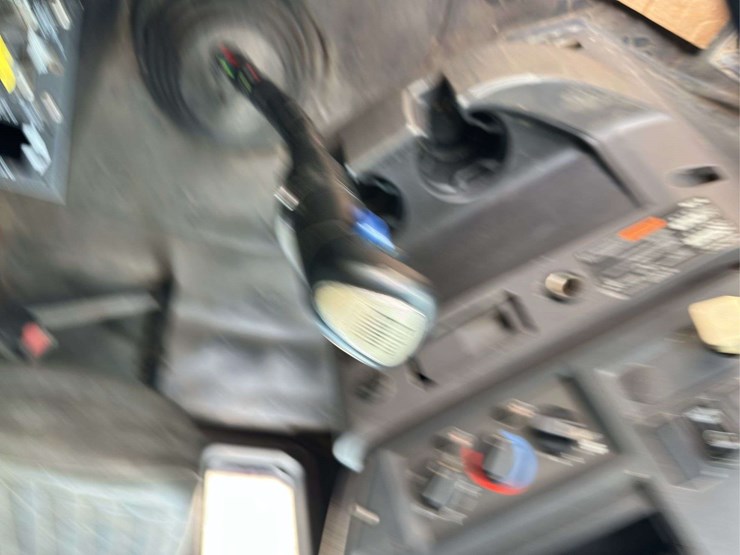 2009-mack-granite-gu813-image-17