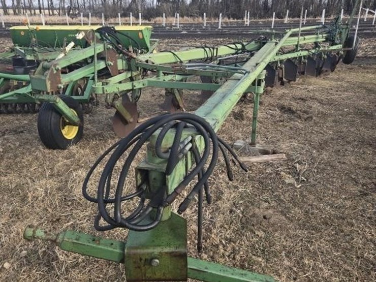 john-deere-2350-2450-image-2