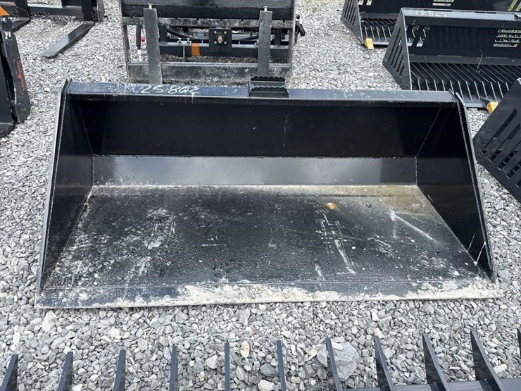 kc-skid-steer-bucket-65-inch-wide-image-1