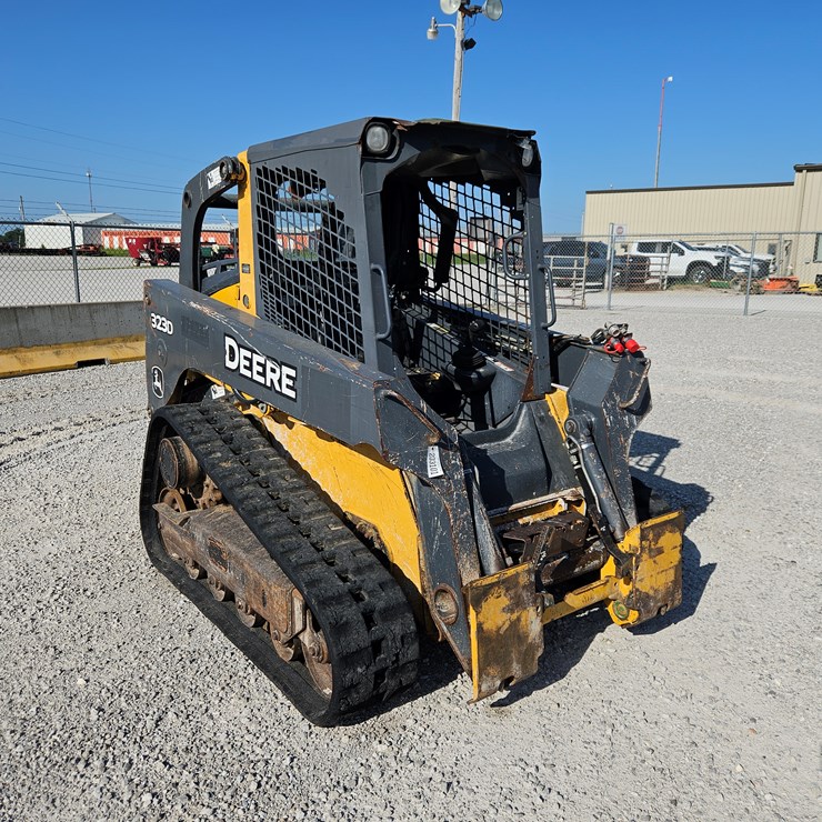 2013 DEERE 323D