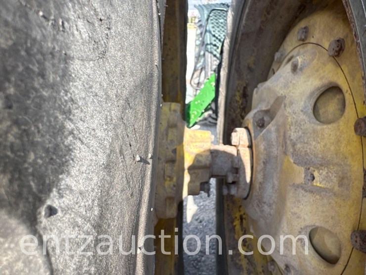 2005-john-deere-8320-image-17