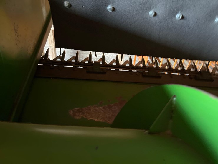 john-deere-220-image-10