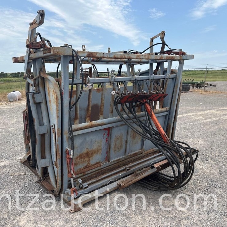 DODGE LIVESTOCK EQUIPMENT HYD. CHUTE,