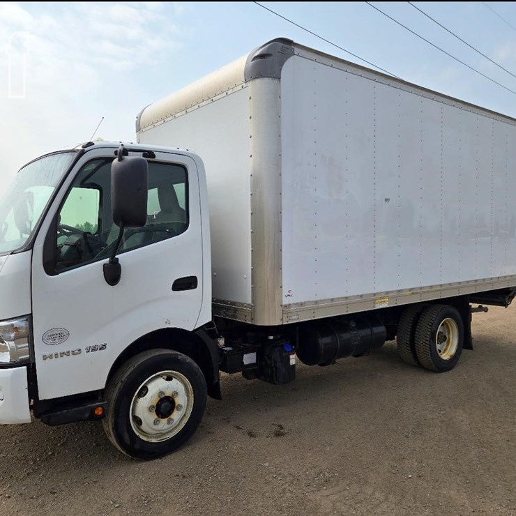 2018 HINO 195
