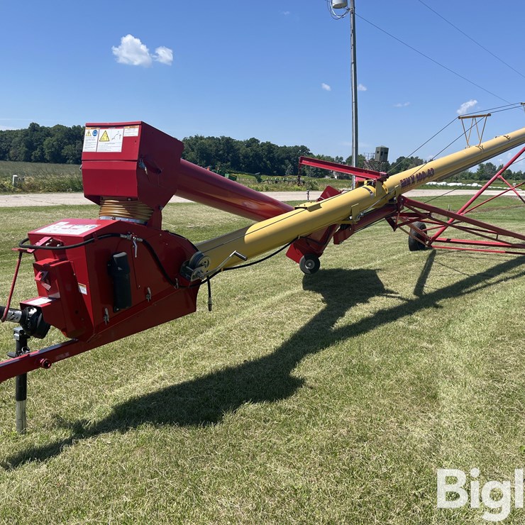 Westfield MK100-63 Grain Auger W/Swing Hopper