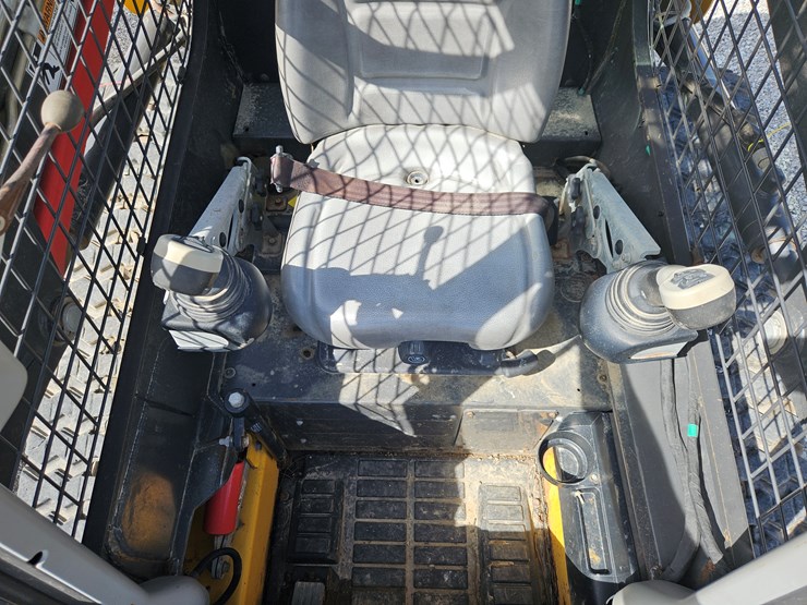 2019-new-holland-c227-image-8
