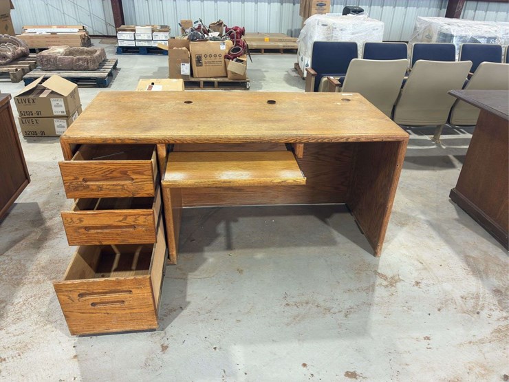 wooden-desk-image-2