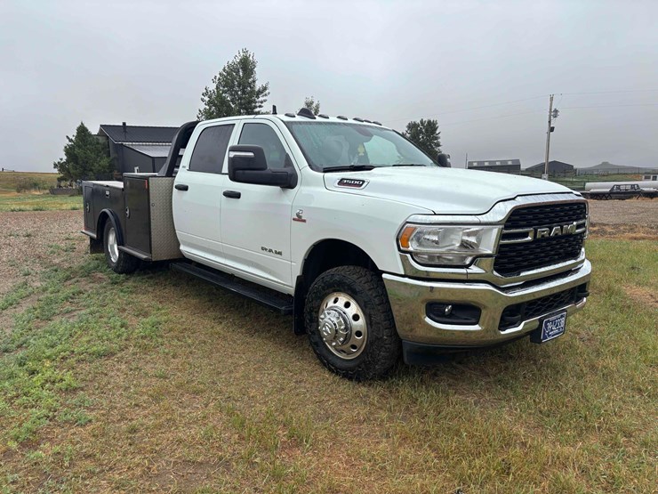 2023-ram-3500-pickup-image-4
