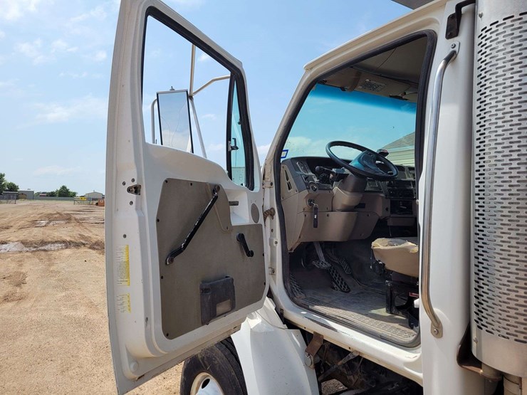 2006-sterling-l9500-image-5