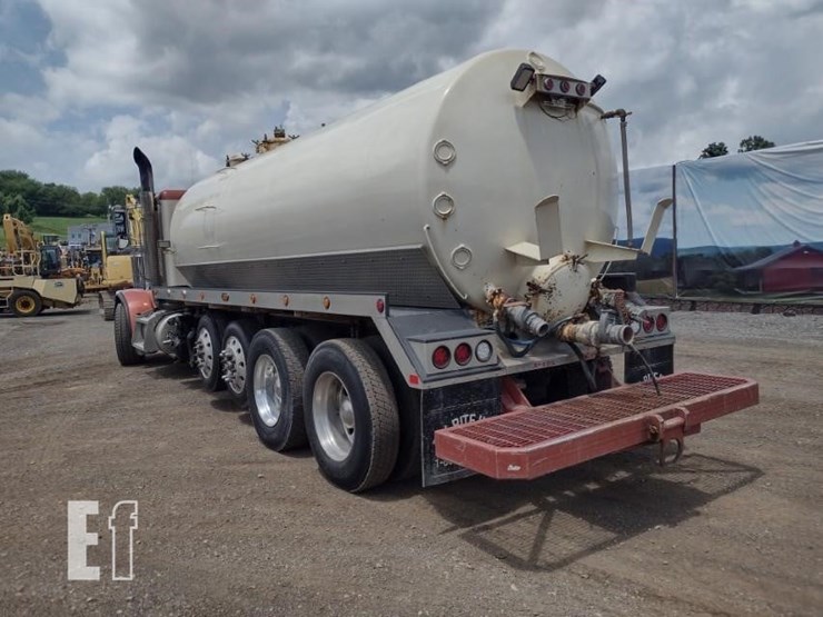 peterbilt-389-image-38