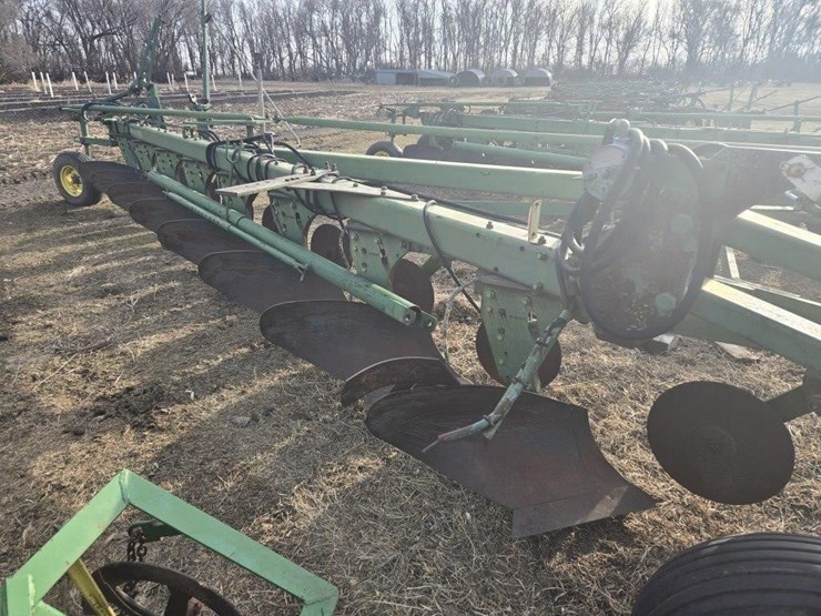 john-deere-2350-2450-image-1