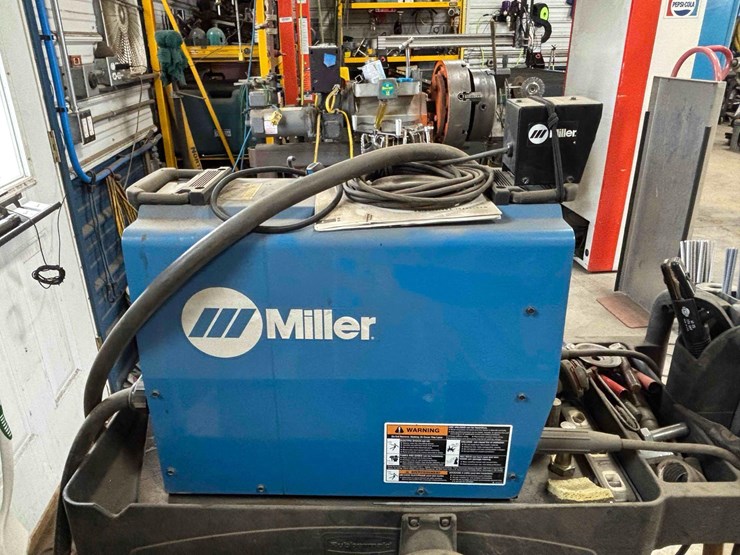 miller-xmt305-welder/inverter-image-1