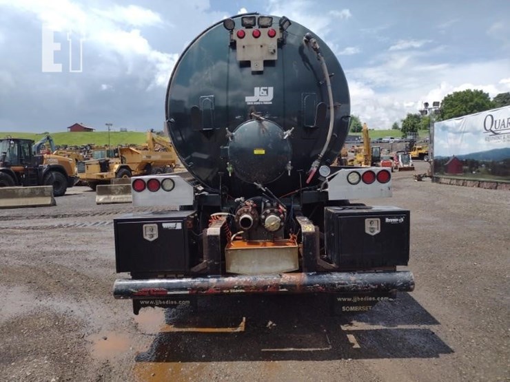 2019-peterbilt-567-image-3