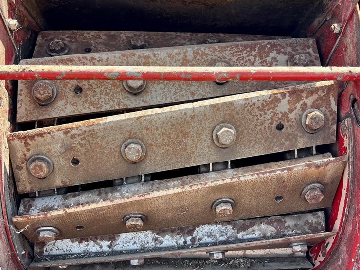 new-holland-790-image-26