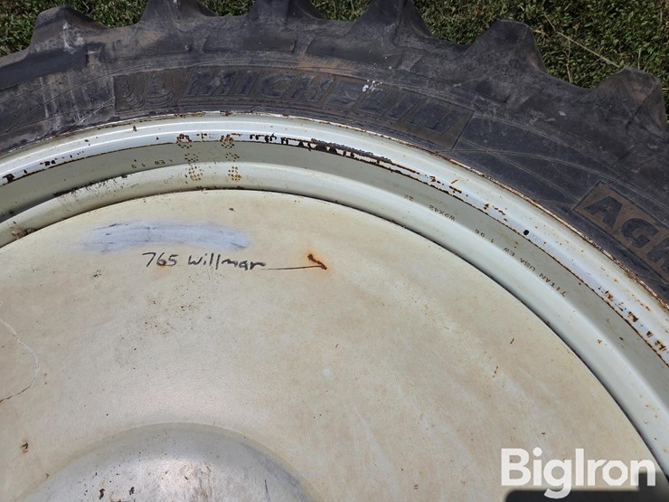 michelin-agribib-4c-300/90r42-tire-&-rim-image-11