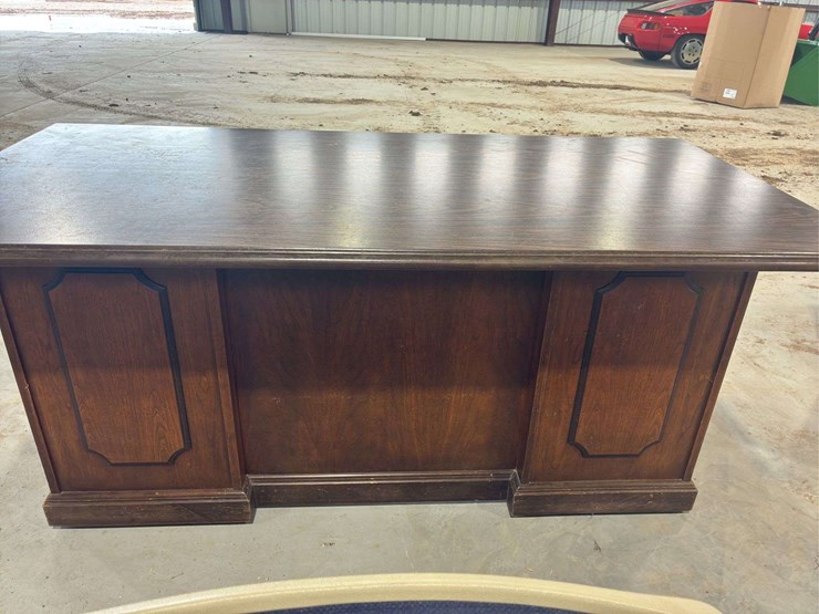 wooden-desk-image-4