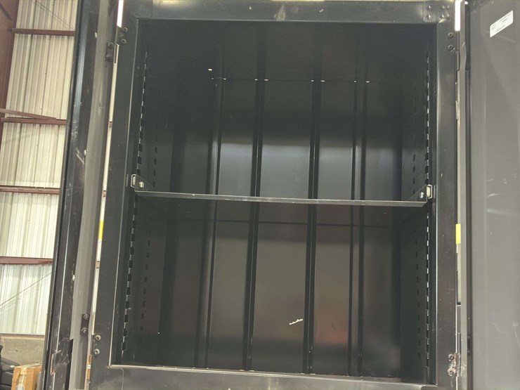 toolbox-w/-call-cabinets-image-9
