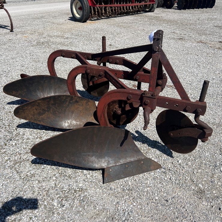 #202942 • Massey Ferguson Plow