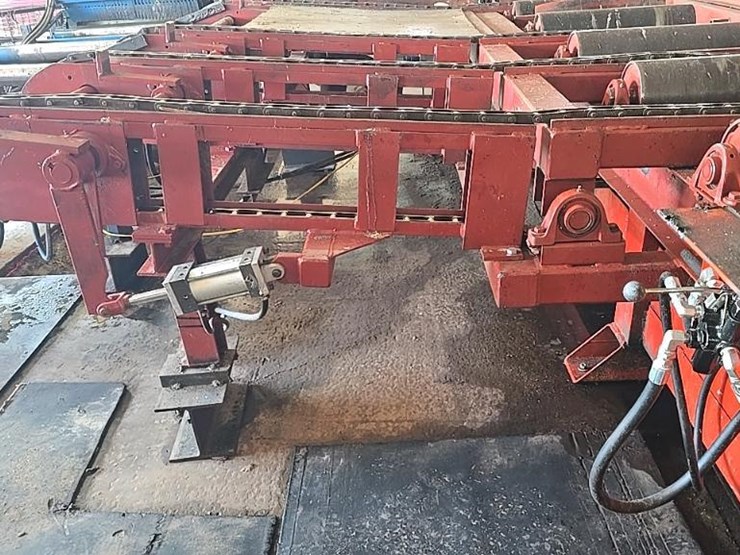 #115-•-roll-case-with-conveyor-and-side-transfer-deck-image-32