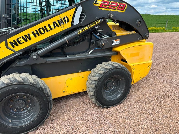 2018-new-holland-l228-image-9