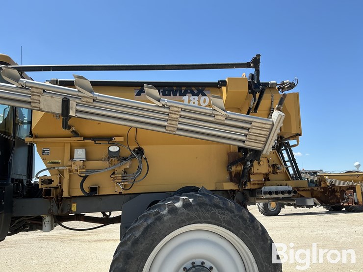 2015-rogator-1300b-self-propelled-dry-spreader-w/airmax-180-image-16