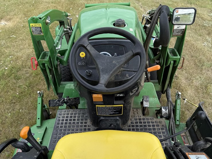 2010-john-deere-2720-image-13
