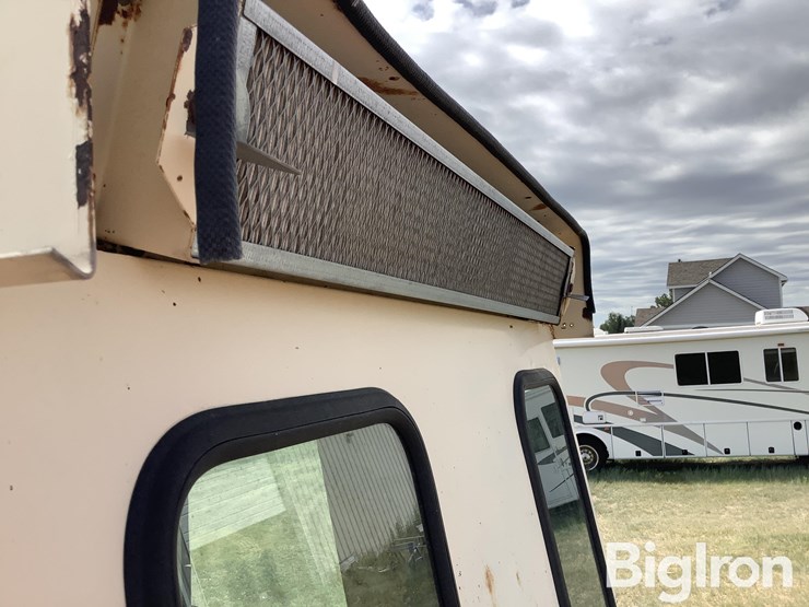 hesston-6600-image-11
