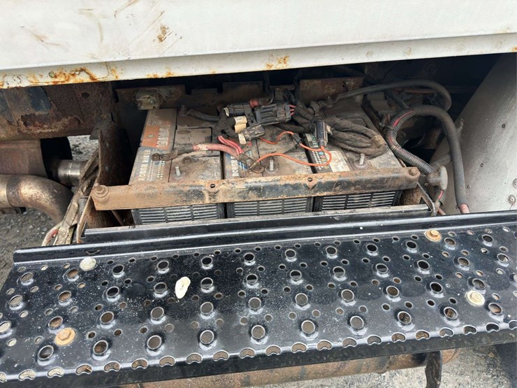 2005-international-durastar-4400-image-13