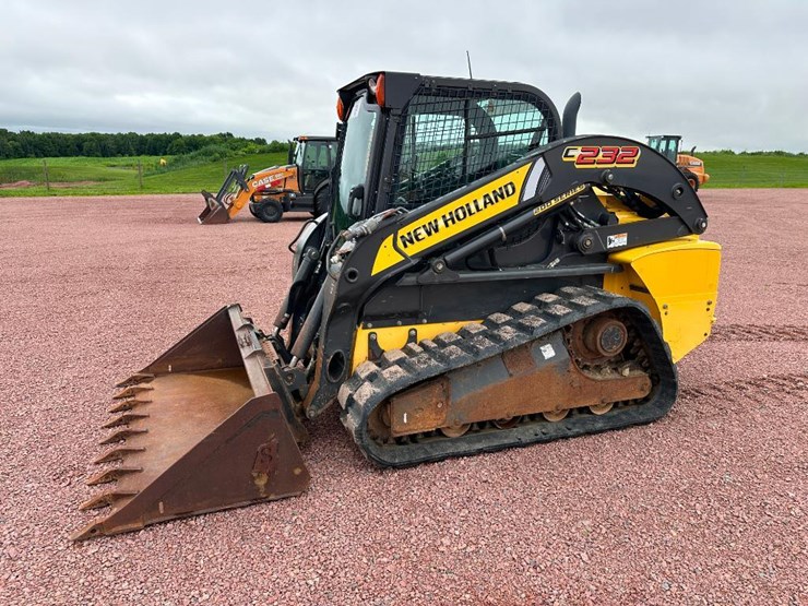 2015-new-holland-c232-image-1