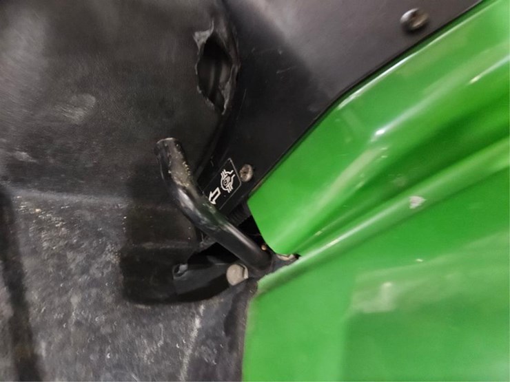 john-deere-2305-image-29