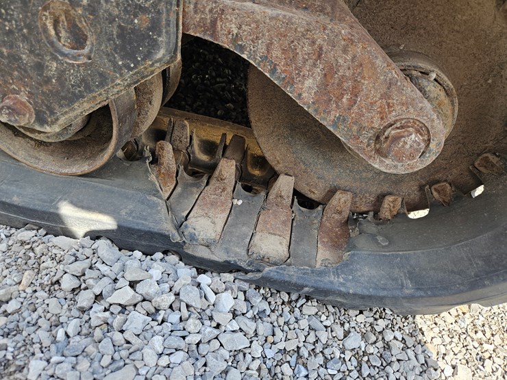 2019-new-holland-c227-image-11
