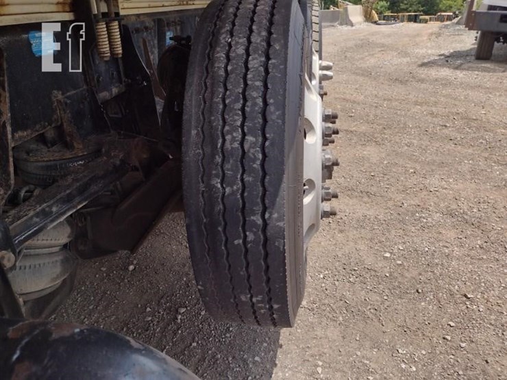 peterbilt-389-image-26