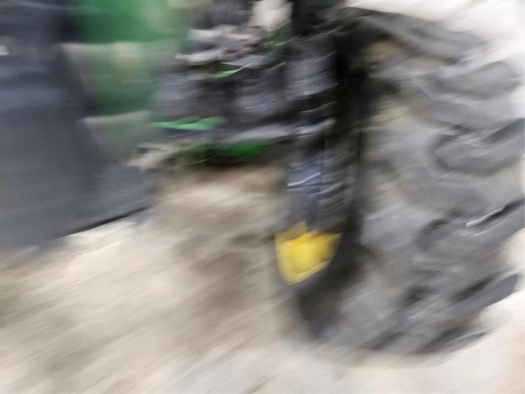 john-deere-2320-image-37