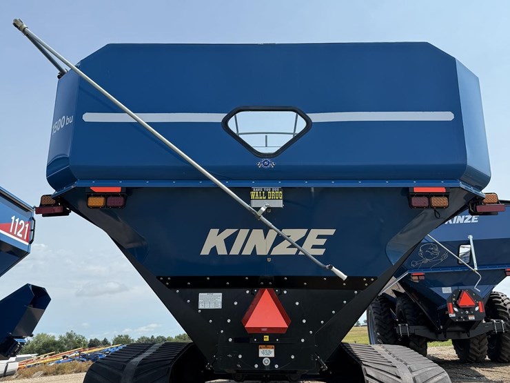 2020-kinze-1305-image-25