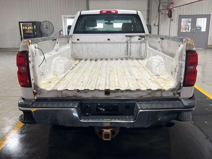 2016-chevrolet-silverado-2500hd-image-34
