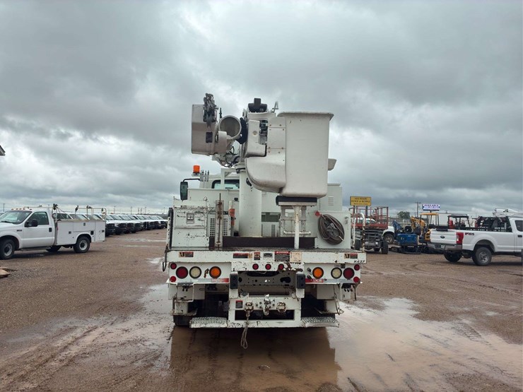 2011-international-harvester-sr525-bucket-truck-image-5