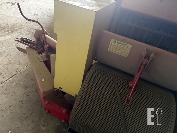 new-holland-355-image-22