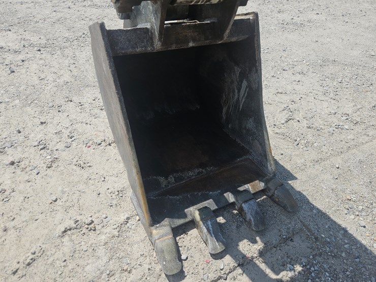 2018-case-cx37c-image-4
