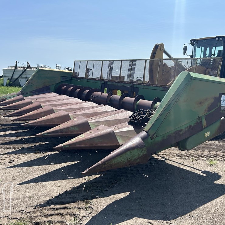 JOHN DEERE 853