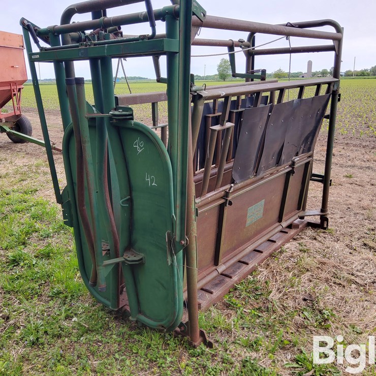 Big Valley 6011 Head Squeeze/Cattle Chute