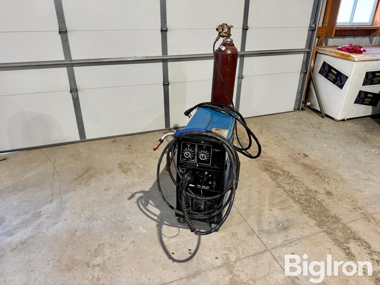 miller-millermatic-250-cv-dc-wire-feed-welder-image-2