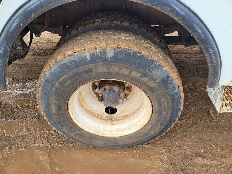 2004-international-7300-bucket-truck-image-23