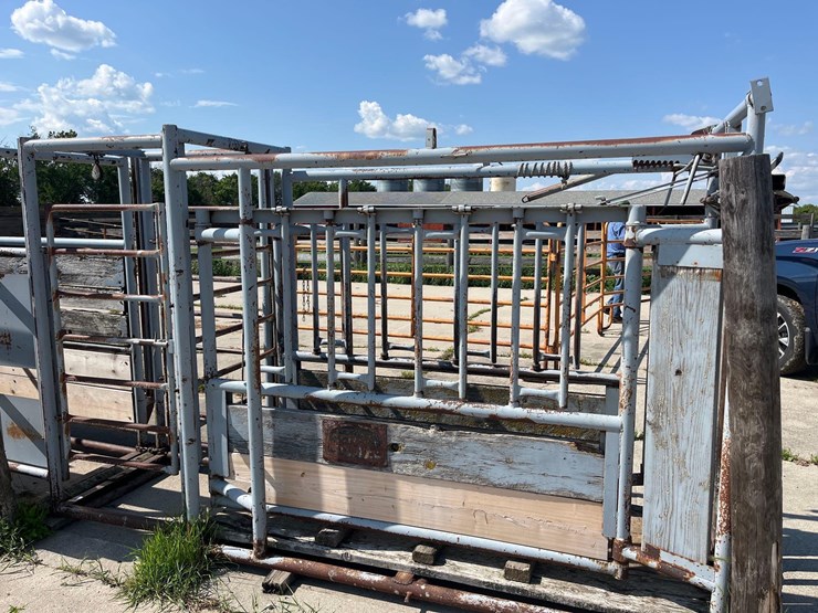 pearson-squeeze-chute-image-4