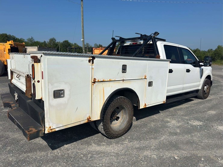 2017-ford-f350-xlt-image-3