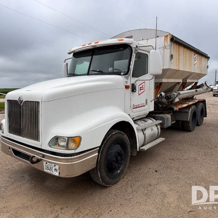 2004 CATERPILLAR 10