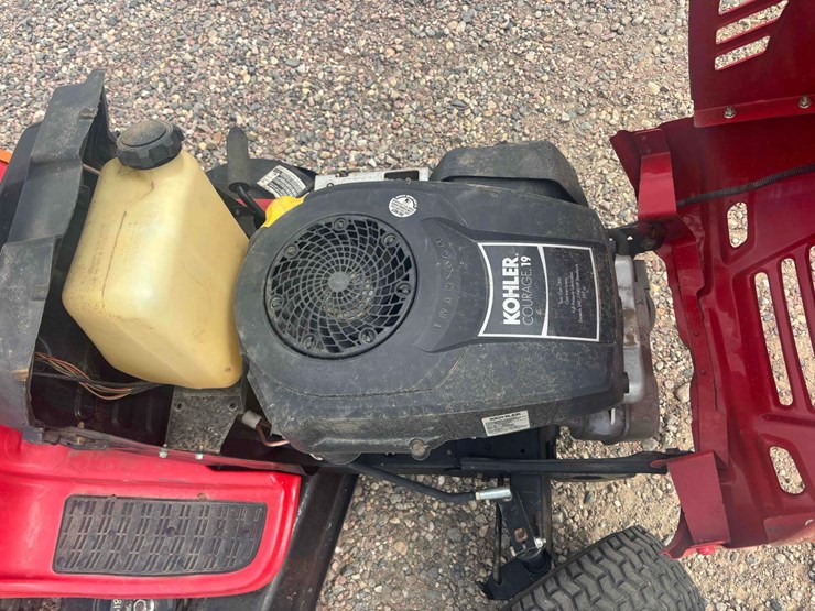 huskee-lt-4600-lawn-tractor-image-5