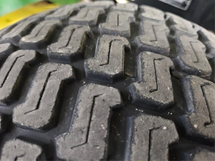 john-deere-2305-image-50