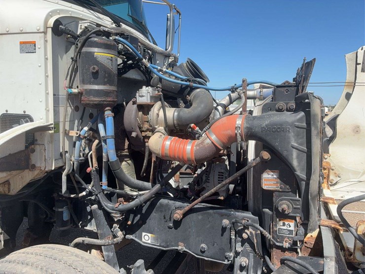 2016-peterbilt-348-image-20