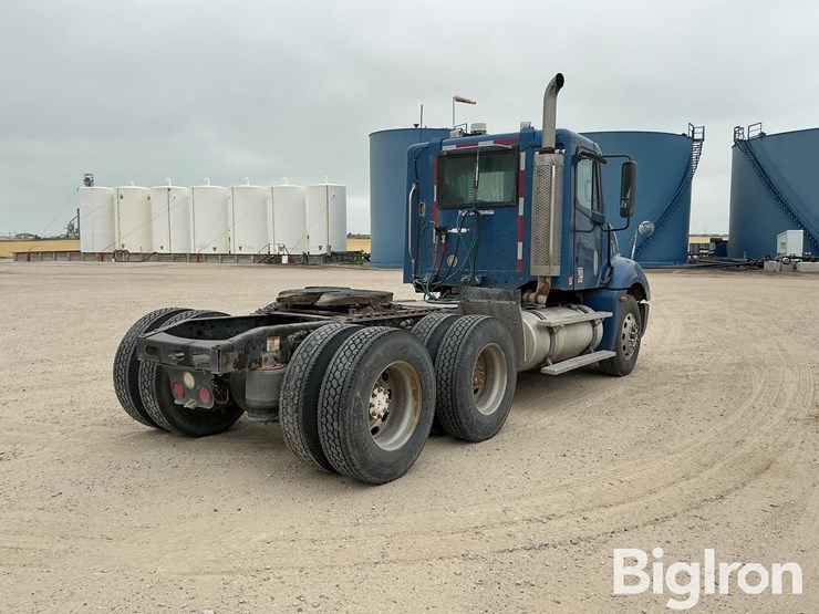 2005-freightliner-columbia-120-image-5